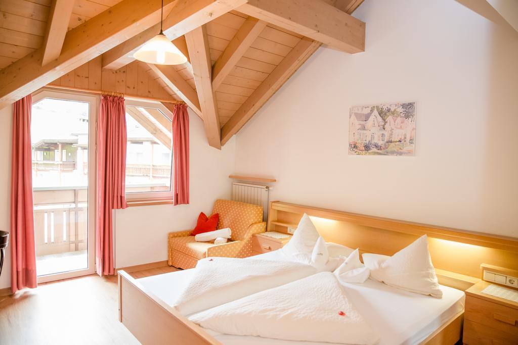 Alpine Life Hotel Anabel Cadipietra Bagian luar foto